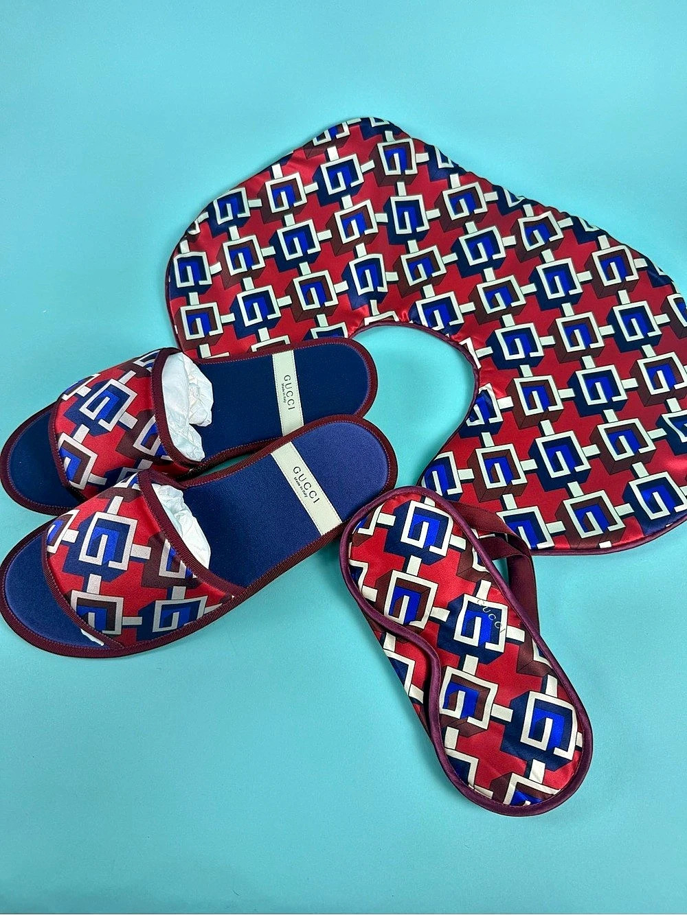Gucci Geometric G Travel Set Red & Blue US 7